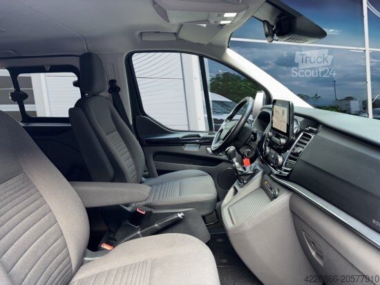 Minibus FORD TOURNEO CUSTOM 2.0 TDI 320 L1 TITANIUM