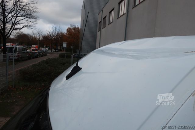 Hög tak skåpbil MERCEDES-BENZ Sprinter II Kasten 319 CDI/Maxi/ 1 Hand/FN: 179