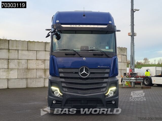 Volumetrekker Mercedes Actros 1845 Actros 4X2 GigaSpace Mega 2xTanks 8...