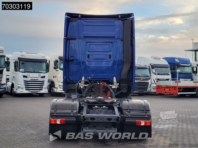 Volumetrekker Mercedes Actros 1845 Actros 4X2 GigaSpace Mega 2xTanks 8...