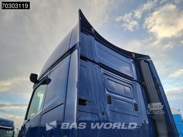 Volumetrekker Mercedes Actros 1845 Actros 4X2 GigaSpace Mega 2xTanks 8...