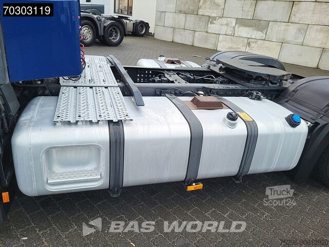 Volumetrekker Mercedes Actros 1845 Actros 4X2 GigaSpace Mega 2xTanks 8...