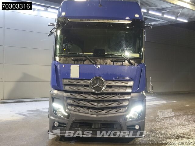 Volumetrekker Mercedes Actros L 1845 Actros 4X2 GigaSpace Mega 2xTanks