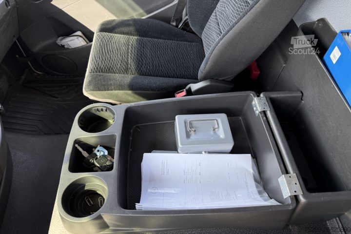 Camion frigorifique Mercedes-Benz Atego 1021 Eiswagen Hebebühne / Swiss-Vehicle