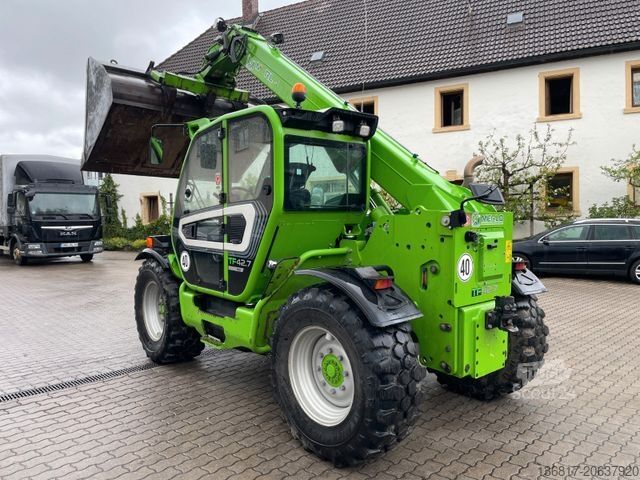 Teleskoparmstapler MERLO TF 42.7-140 Teleskopstapler 7,10m 4,2to >40km/h<