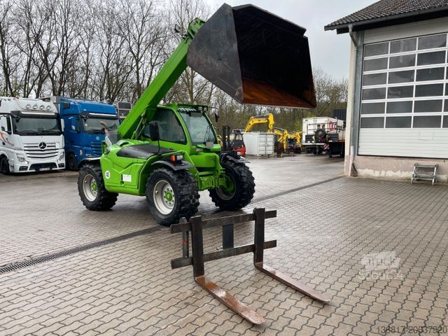 Teleskoparmstapler MERLO TF 42.7-140 Teleskopstapler 7,10m 4,2to >40km/h<