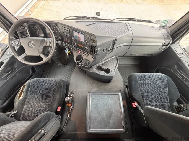 شاحنة قلّابة بذراع تحميل متحرك MERCEDES-BENZ Arocs 3240 8x4 Tridem VDL 25T Abrollkipper*Klima