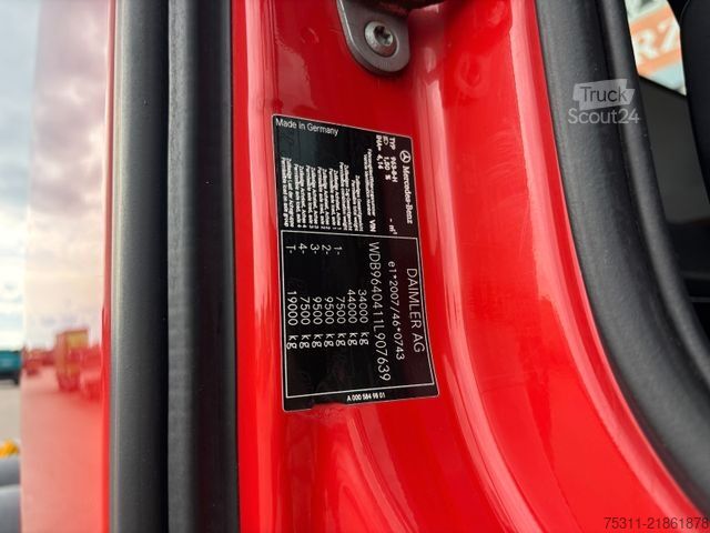 شاحنة قلّابة بذراع تحميل متحرك MERCEDES-BENZ Arocs 3240 8x4 Tridem VDL 25T Abrollkipper*Klima
