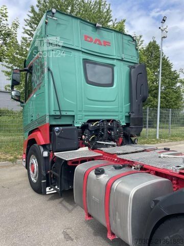Standardowy ciągnik siodłowy DAF FT XF 530 NGD PXP 4x4
