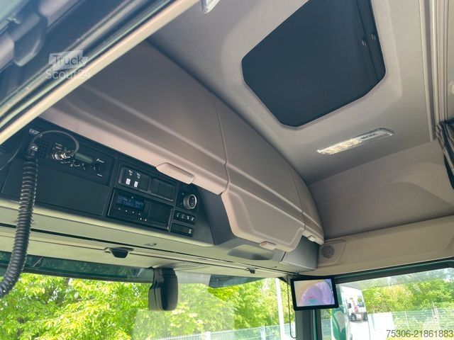 Standardowy ciągnik siodłowy DAF FT XF 530 NGD PXP 4x4