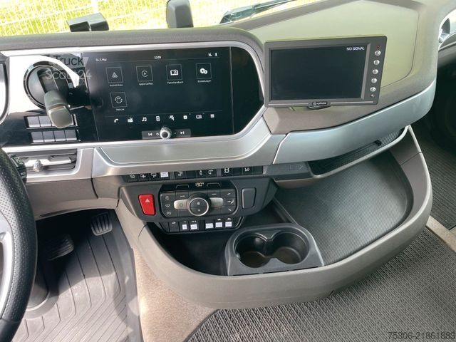 Standardowy ciągnik siodłowy DAF FT XF 530 NGD PXP 4x4