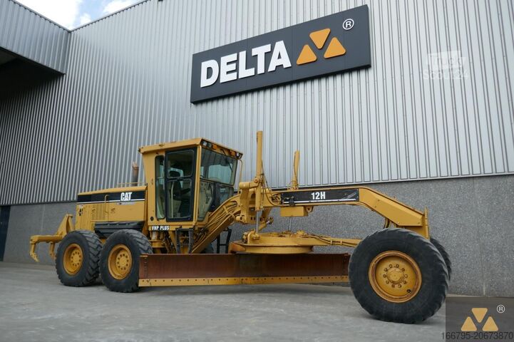 Grader Caterpillar 12H