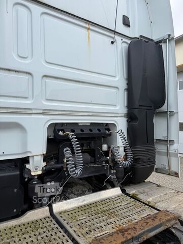 Nagy térfogatú nyergesvontató DAF XF 460 FT LOWLINER