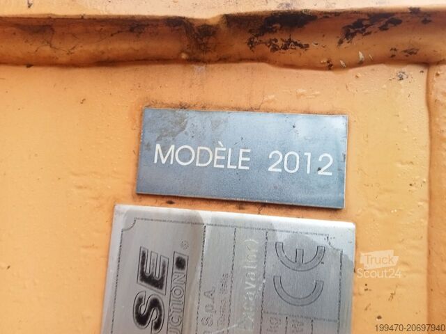 Mobiele graafmachine Case WX95 with 4 excavator buckets and forks