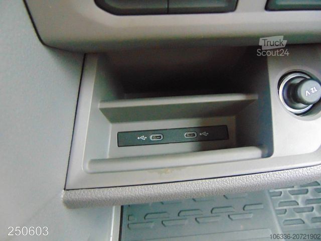 Ван с висока покривка VOLKSWAGEN Crafter 2.0 TDI 4Motion AUTOM.-AHK-BOTT-KAMERA