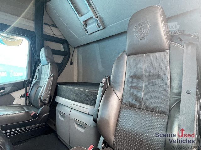 Kamion za prevoz opasnih materija Scania S 560 A4x2NB RETARDER SUPER! HYDRO ADR VECTO 3