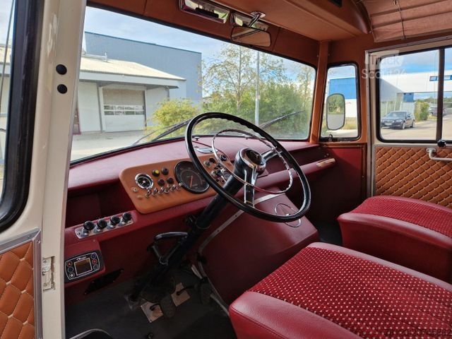 Minibüs MERCEDES-BENZ Vorgänger Sprinter O 319 Samba mit Faltdach AC