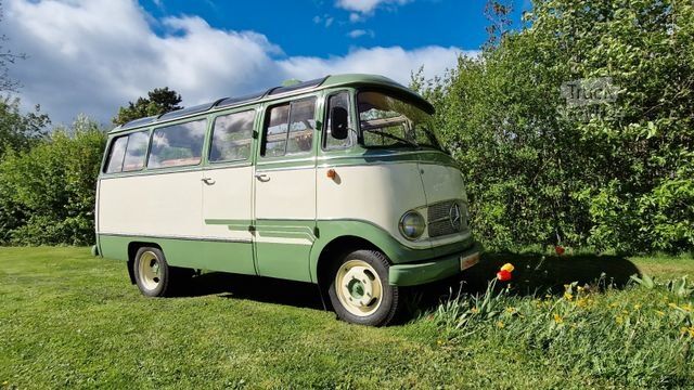 Minibüs MERCEDES-BENZ Vorgänger Sprinter O 319 Samba mit Faltdach AC