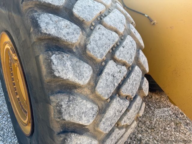 Încărcător pe roți CATERPILLAR 982