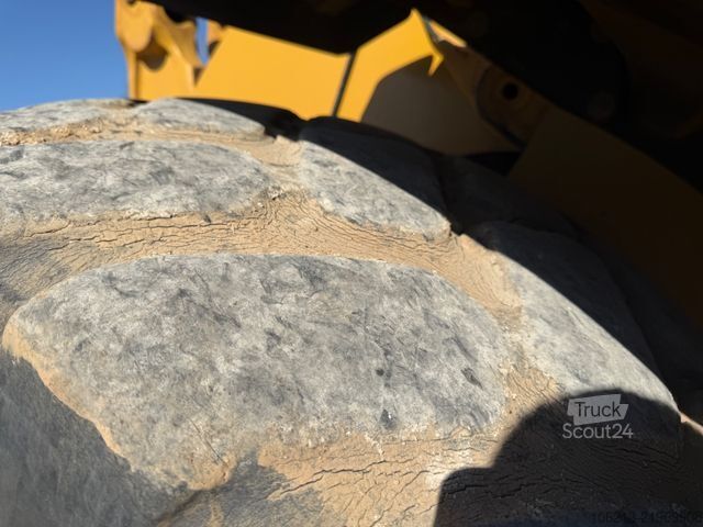 Încărcător pe roți CATERPILLAR 982