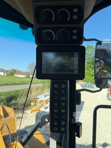 Încărcător pe roți CATERPILLAR 982