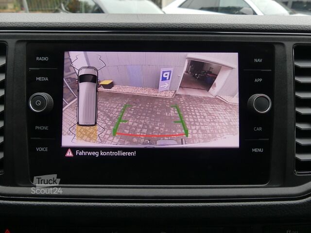 Ploščati dostavnik Volkswagen Crafter Kasten 35 2.0 TDi MR LED/AHK/KAM/DAB/NAVI