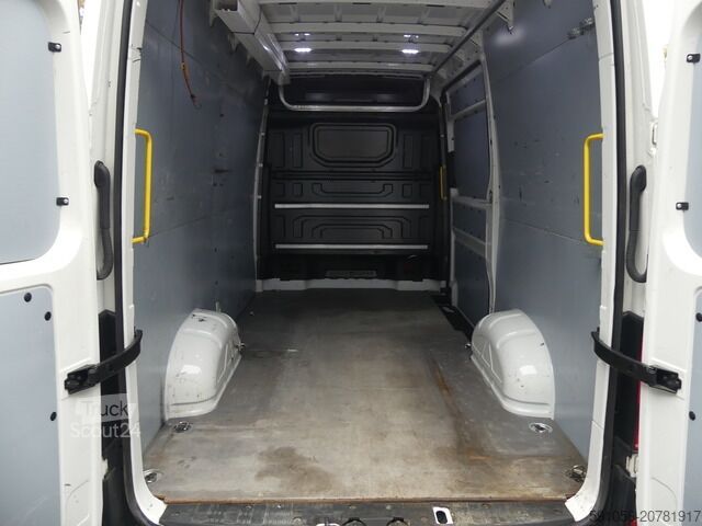 Ploščati dostavnik Volkswagen Crafter Kasten 35 2.0 TDi MR LED/AHK/KAM/DAB/NAVI