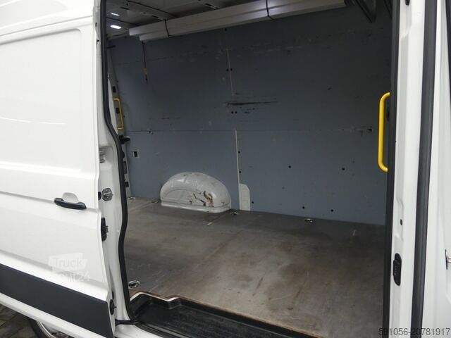 Ploščati dostavnik Volkswagen Crafter Kasten 35 2.0 TDi MR LED/AHK/KAM/DAB/NAVI