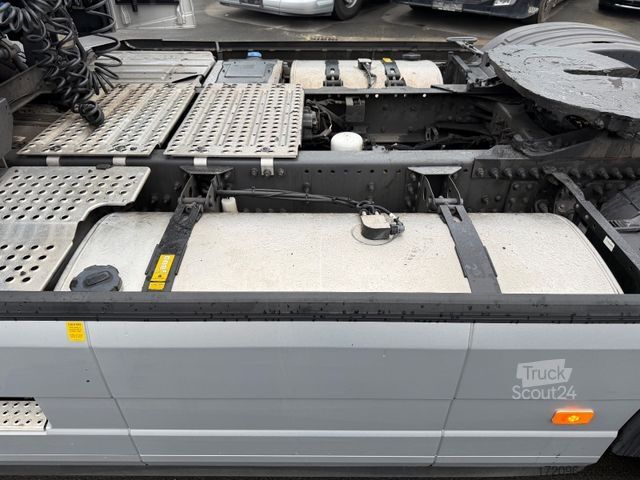 Trattore stradale standard VOLVO FH 460 Globetrotter, Voll-Spoiler, 2x Tank