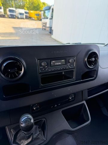 Transporter mit Koffer MERCEDES-BENZ 314 CDI Sprinter 3-Sitzer Möbelkoffer Treppe