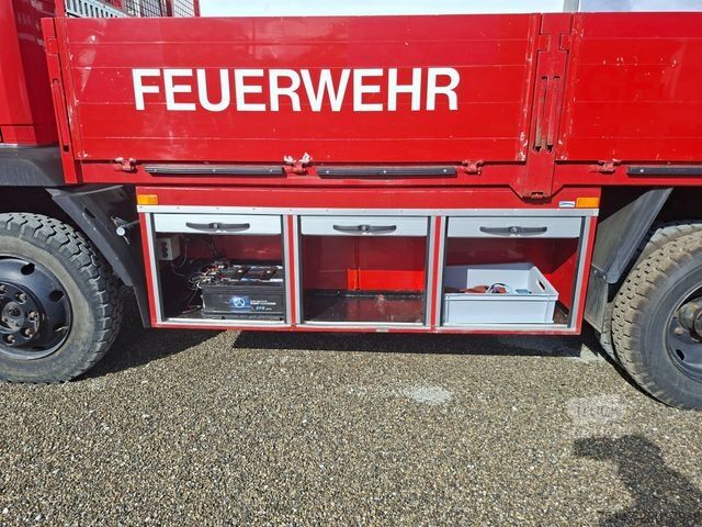 LKW mit Pritsche (offen) MERCEDES-BENZ 917 AF 4x4 Pritsche + Kran 35tkm EX-Feuerwehr