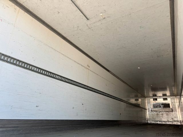 Kylmäkuljetuspuoliperävaunu WEB-TRAILER TKS 18 * KÜHLKOFFER * CARRIER VECTOR 1350 * SAF