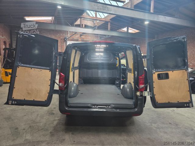 Minibus MERCEDES-BENZ Vito Kasten 110  Kamera Tempom. Klima Tüv neu E6