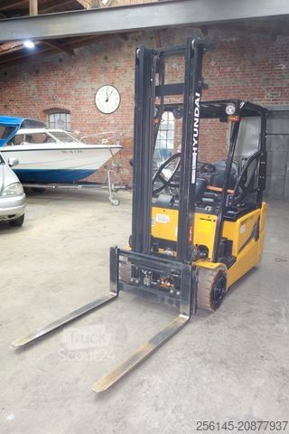 Front loader forklift HYUNDAI 18BT-9U UVV Neu 4,25m Hubh 1680kg Ladegerät