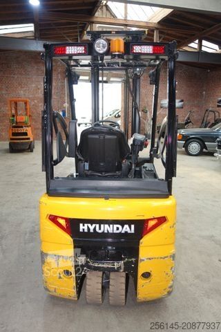 Front loader forklift HYUNDAI 18BT-9U UVV Neu 4,25m Hubh 1680kg Ladegerät