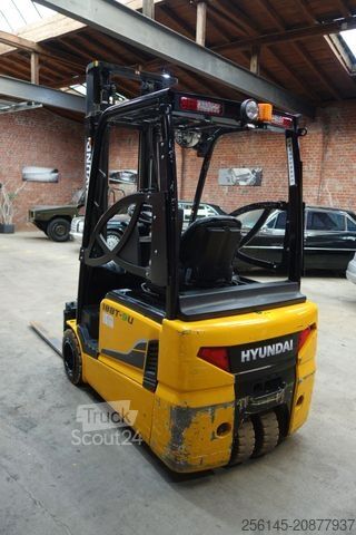 Front loader forklift HYUNDAI 18BT-9U UVV Neu 4,25m Hubh 1680kg Ladegerät