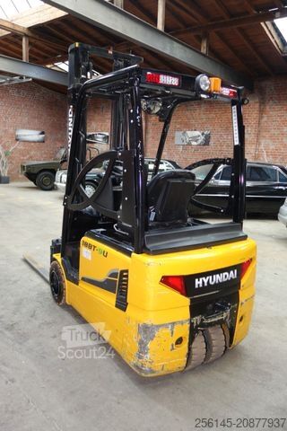 Front loader forklift HYUNDAI 18BT-9U  UVV Neu  4,25m Hubh 1680kg Ladegerät
