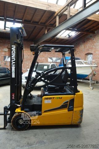 Front loader forklift HYUNDAI 18BT-9U  UVV Neu  4,25m Hubh 1680kg Ladegerät