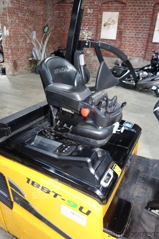 Front loader forklift HYUNDAI 18BT-9U  UVV Neu  4,25m Hubh 1680kg Ladegerät