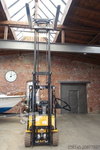 Front loader forklift HYUNDAI 18BT-9U UVV Neu 4,25m Hubh 1680kg Ladegerät