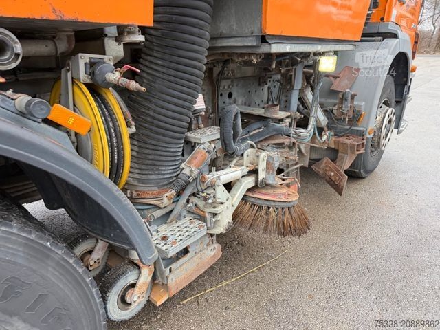 Balayeuse de voirie MERCEDES-BENZ Axor 1828 4X2 BB Bucher Optifant 70 7m³