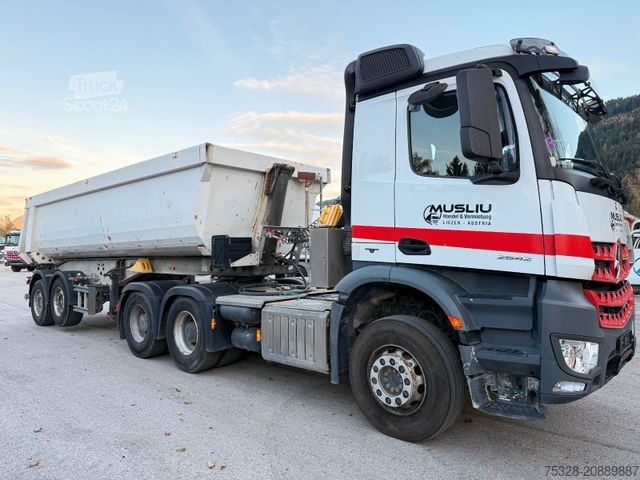 Standardowy ciągnik siodłowy MERCEDES-BENZ Arocs 2642 6X4 BL Schalter + Aufleieger Schmitz