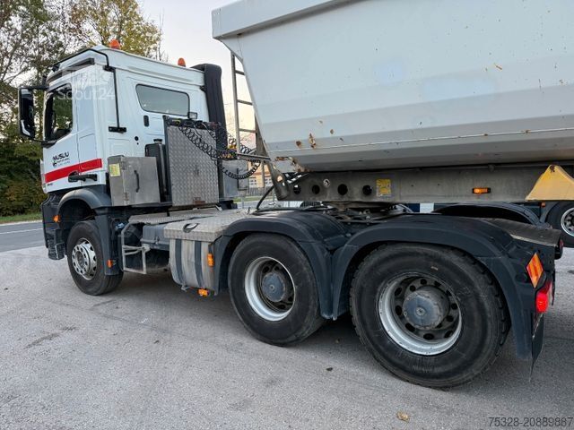 Standardowy ciągnik siodłowy MERCEDES-BENZ Arocs 2642 6X4 BL Schalter + Aufleieger Schmitz