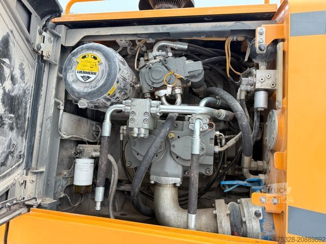 Excavator pe şenile LIEBHERR R 946 LC Schnellwechsler 2x Löffel + Reißzahn