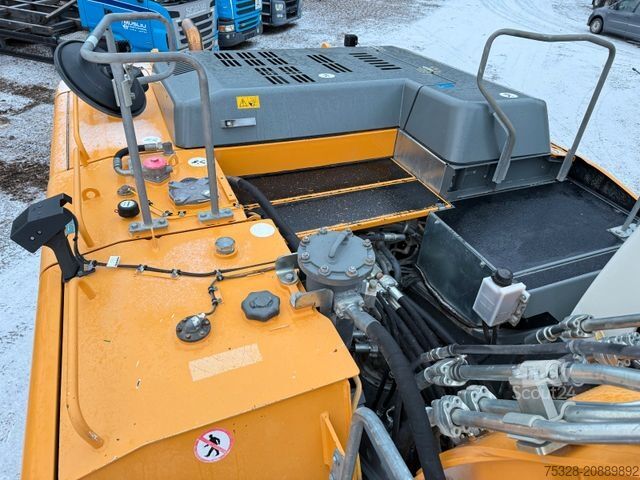Excavator pe şenile LIEBHERR R 946 LC Schnellwechsler 2x Löffel + Reißzahn