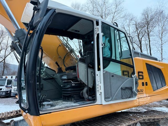 Excavator pe şenile LIEBHERR R 946 LC Schnellwechsler 2x Löffel + Reißzahn