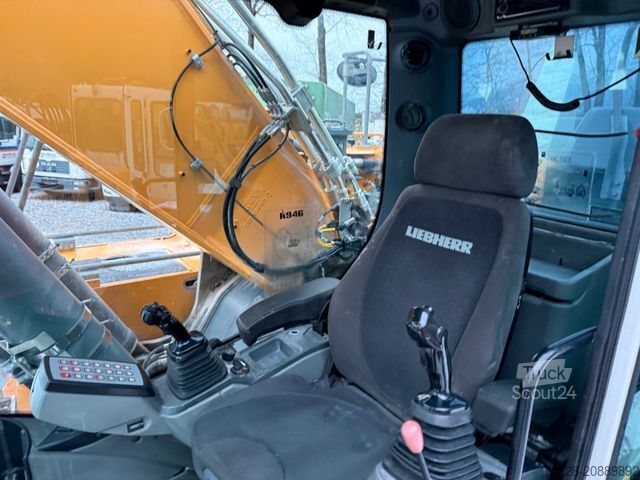 Excavator pe şenile LIEBHERR R 946 LC Schnellwechsler 2x Löffel + Reißzahn