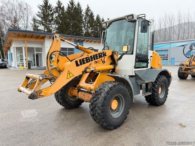 Tekerlekli yükleyici LIEBHERR L 509 Speeder Schnellwechsler Schaufel + Gabel