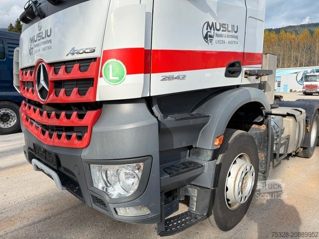 Standardowy ciągnik siodłowy MERCEDES-BENZ Arocs 2642 6X4 BL Manual Schalter Kipphydraulik