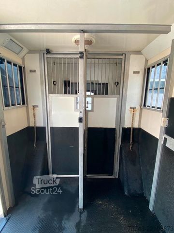 Przyczepa do przewozu bydła RENAULT Master STX 3 Sitzer  Automatik Haras / Hengste